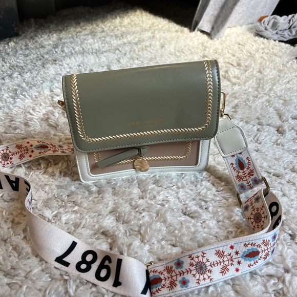 Green beige and cream thick strap snap purse - Picture 2 of 6